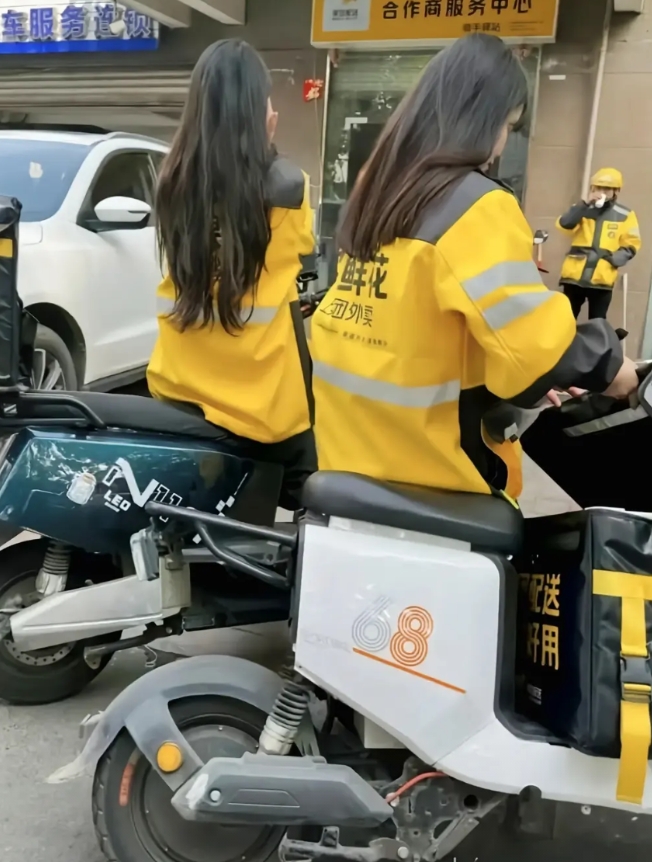 为什么现在很多女生也开始送外卖了？内行人的一席话道出其中真相：

就这么说吧，外