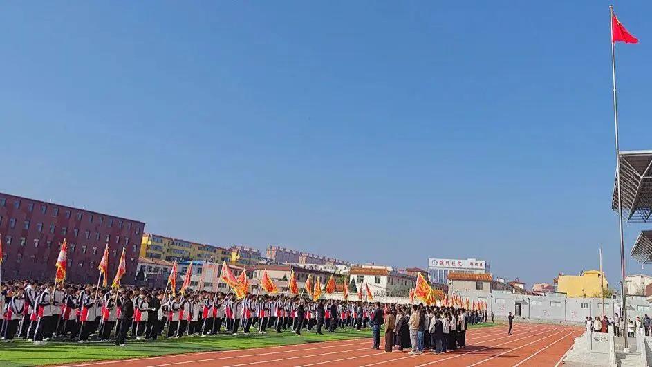 高一年级红旗班384班国旗下演讲 以阳光心态 护航快乐成长