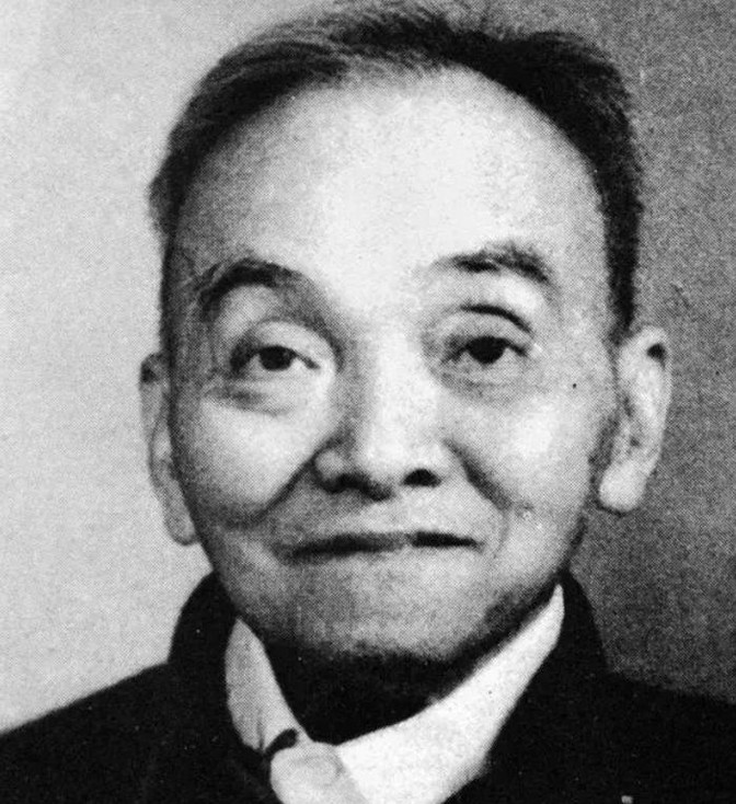 1949年，范纪曼被捕，不久被判死刑！行刑前一天晚上，他借口肚子疼，要上厕所，看