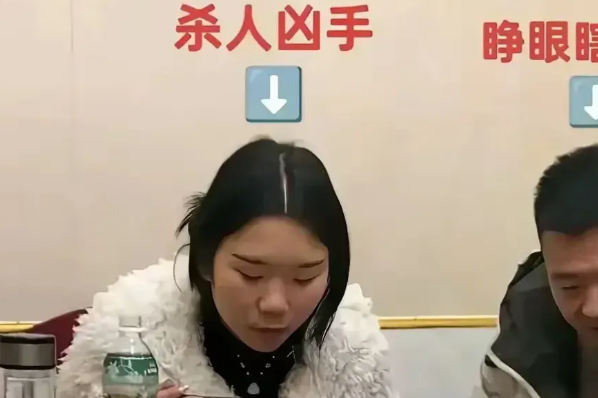 在法庭的那一刻，赵雨蝶会不会后悔，因为她看到了坐在听众席上的那个人，那个人就是在