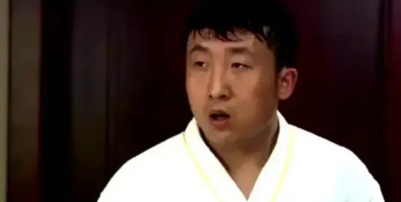 《生万物》中第一集中就出现了一个很熟悉的面孔，土匪二当家的。
我在网上查了查，他