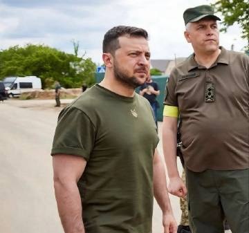 一夜之间，风向大变！



法国、英国和美国等多家西方媒体都开始指责泽连斯基撒谎