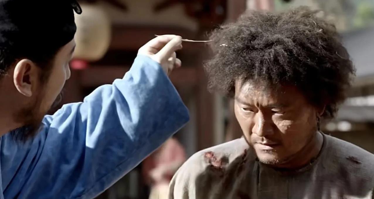 长安的荔枝中的一个林邑奴，倒是挺还原昆仑奴的长相的。这个林邑奴，应该就是史书记载