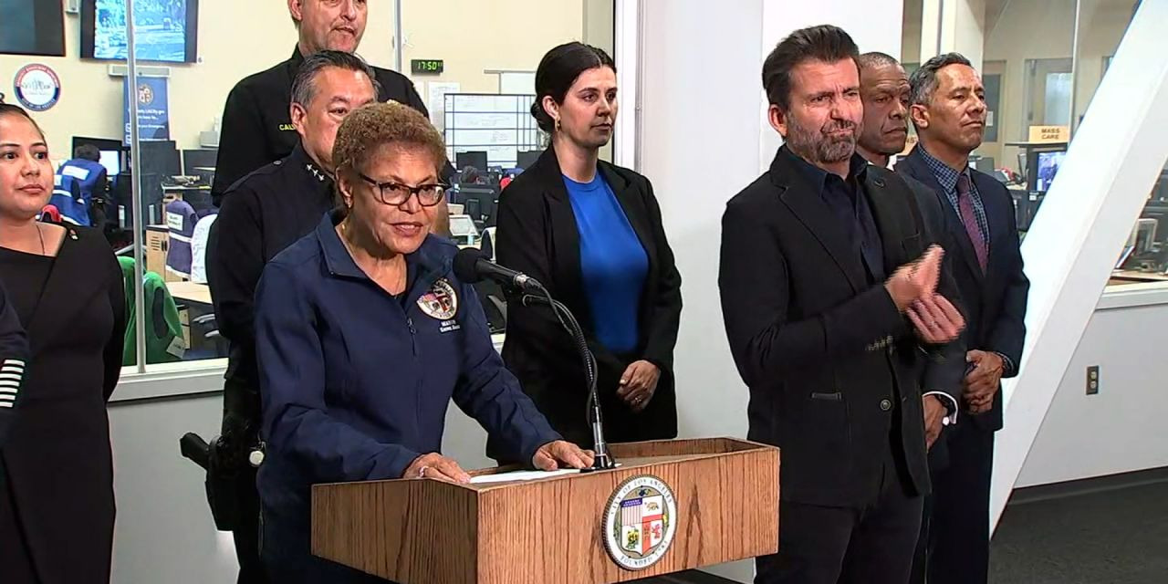 ??洛杉矶要变天，市长急了，深夜下令不许出门！











洛杉矶彻底