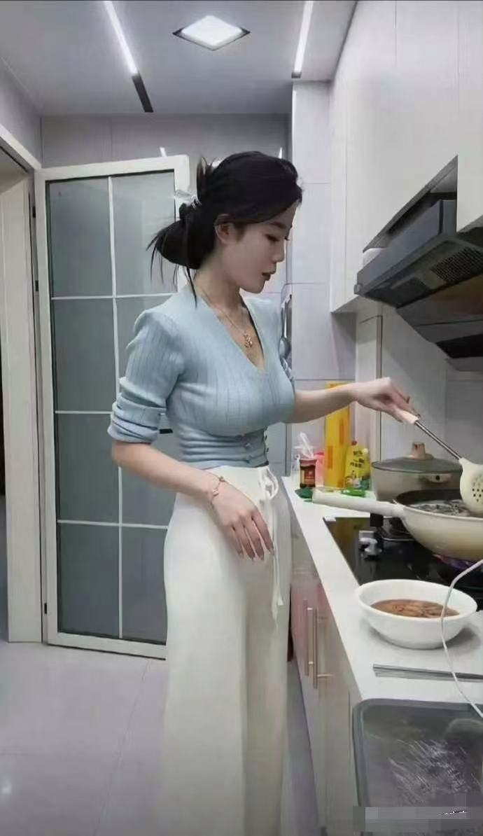 去朋友家做客，她老婆展示好厨艺
