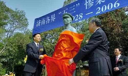 在济南市“济南惨案纪念堂”里，一尊铜人雕像总让来参观的人驻足，这是民国之后我国第