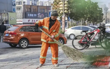 10万元付之一炬，凸显五保老人缺关注
 
6月16日15时许，河北邯郸永年区西阳