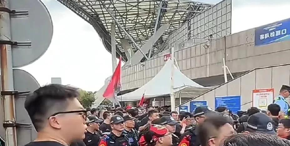 直面中超榜首大战，苏超不落下风！
两场榜首大战，几乎同时开战。
业余性质的苏超，