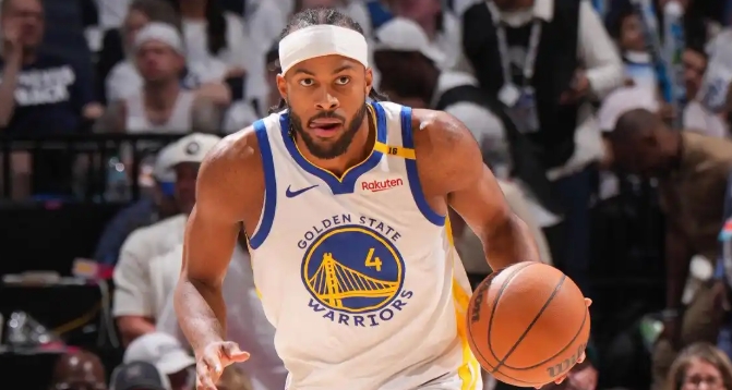 穆迪：勇士队内真正的聪明人
穆迪也许不是最耀眼的年轻人。但他却是清醒的那一个。