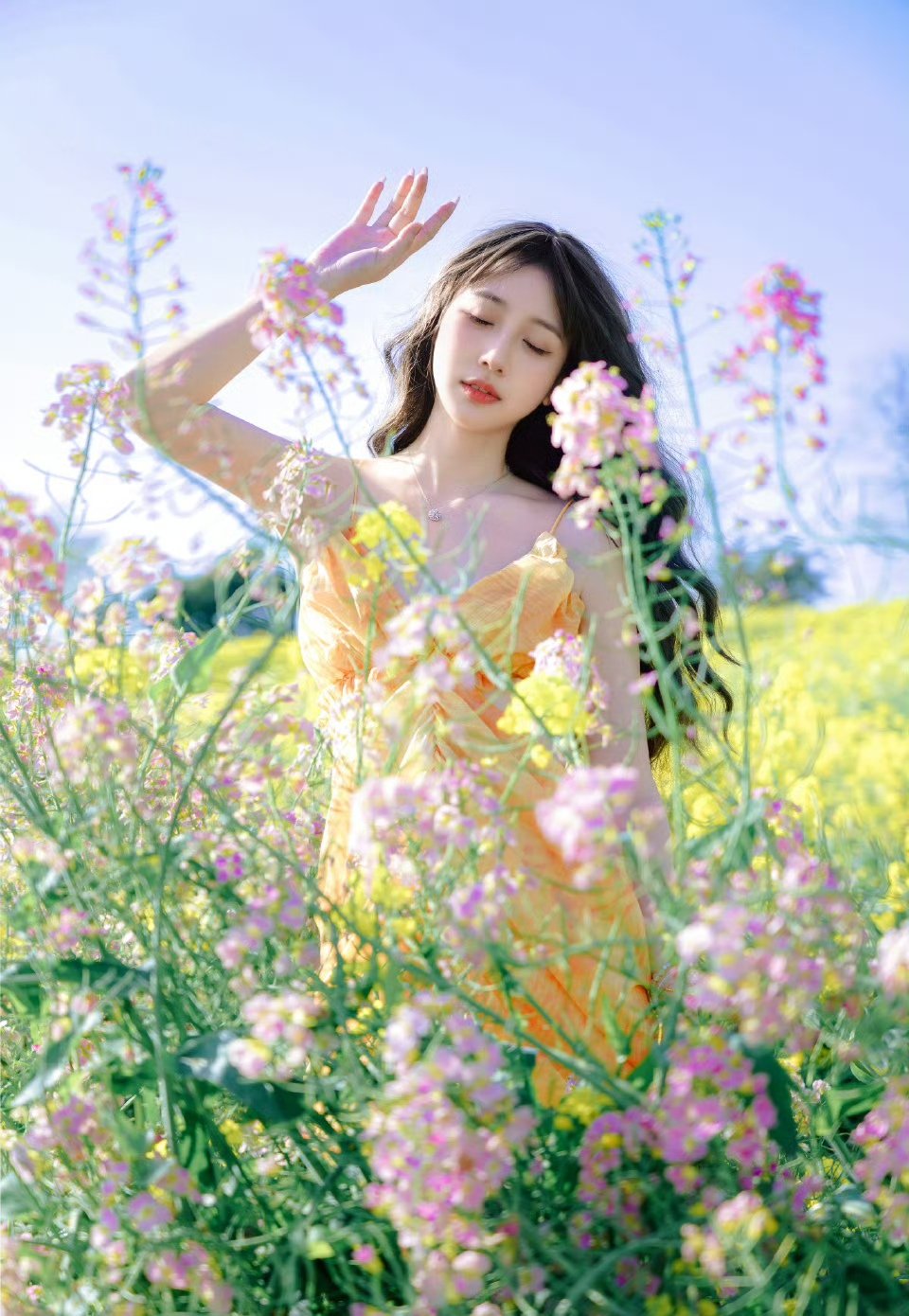 当美女遇到鲜花