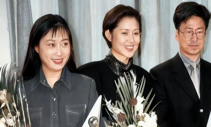 90年代，央视主持人汪文华、倪萍白岩松三人在一起的留影