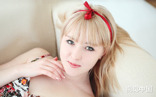 我亲眼看着他将刀捅进了我老公的胸膛，他死了，我也活不下去了！可是，我肚子里还有他的孩子，我该怎么办？