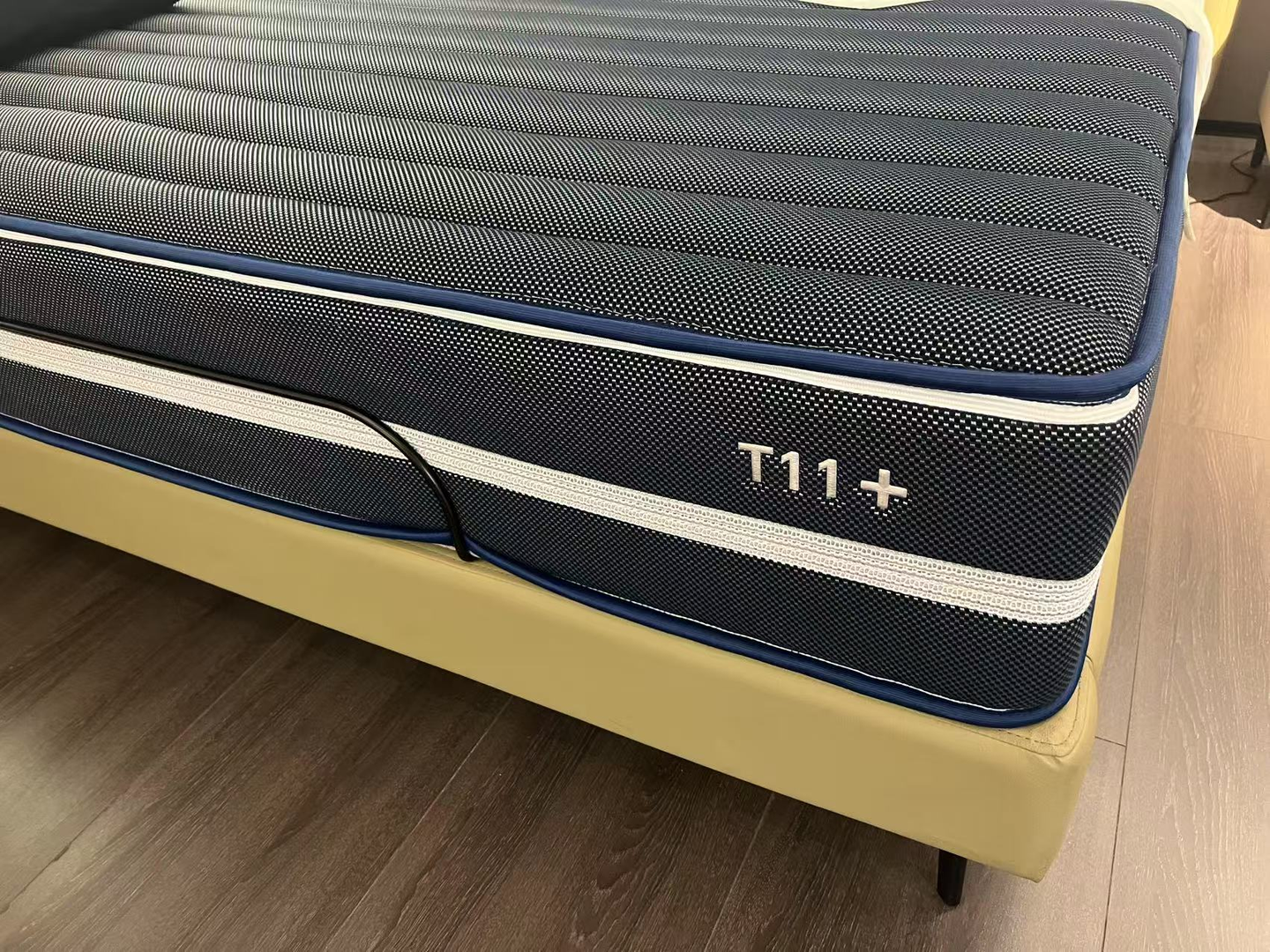 #慕思股份持续承压# 慕思股份持续承压：销售费用率仍飙升，AI床垫能否扭转颓势？