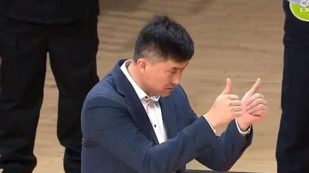 广东队实现大逆转！跟队记者连发4条动态怒赞一人：他把我看哭了