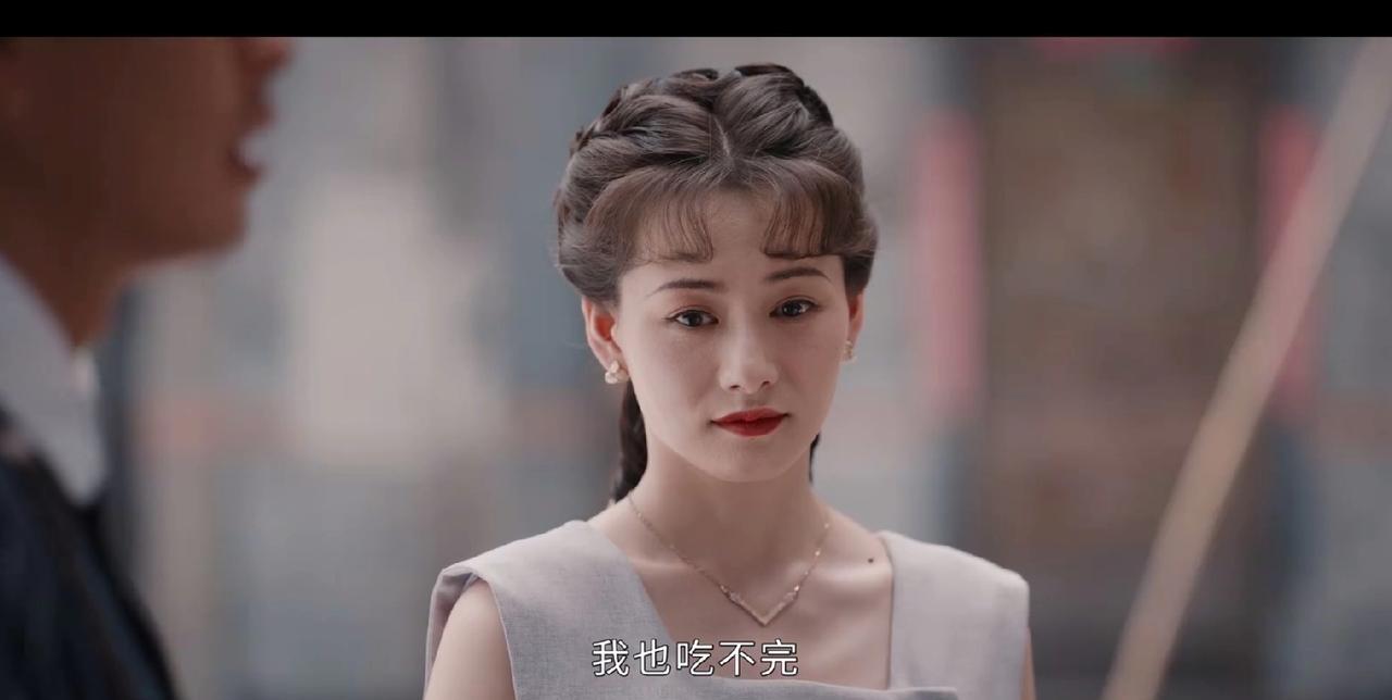 《灼灼韶华》
褚韶华真是个榆木脑袋呀！闻知秋送褚韶华和康二妞回家，还给她带了很多