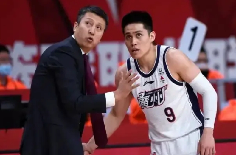 后悔莫及！
郭士强这次打脸了吧，国内这么好的球员放着不用，现在后悔了吧！
上届世