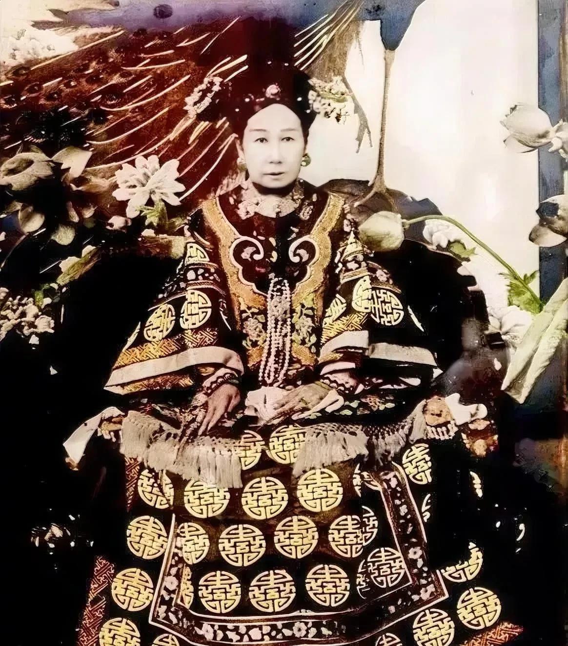 1908年，慈禧临死前一刻，太监给她喝了一碗海龟汤，吊着最后一口气，紧接着慈禧就