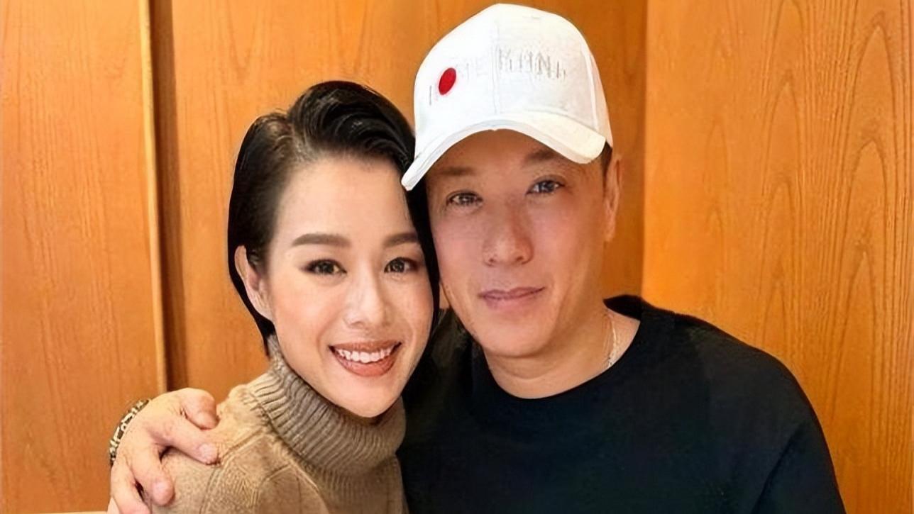 这一次，港星胡杏儿的体面被撕了个粉碎