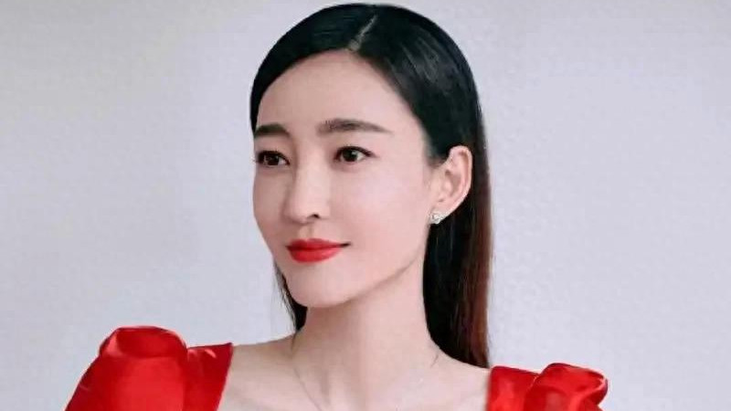 王丽坤用八年等一纸婚书，却等到他娶了别人：素颜女神的爱情课