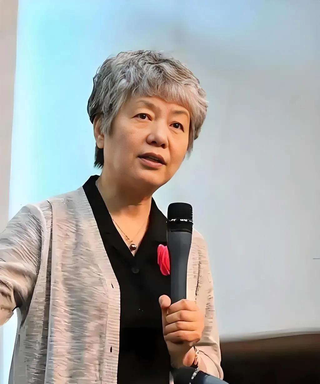 “中国最需要被教育的不是孩子，而是爸爸，父亲的作用是母亲的80倍，父亲是孩子通向