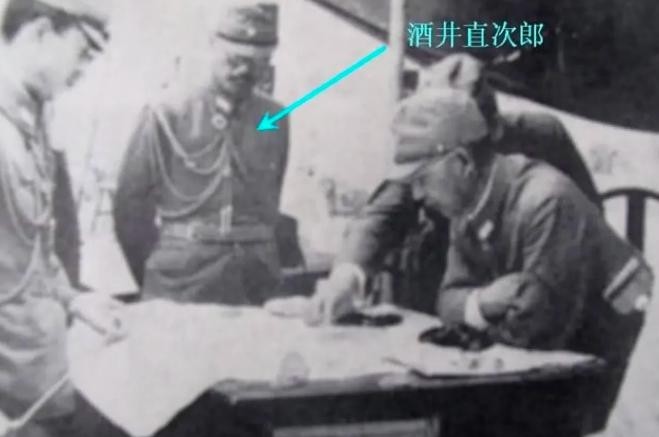 1942年，日军中将带队入侵浙江。刚到一个路口，“轰”的一声，日军中将被炸。然而
