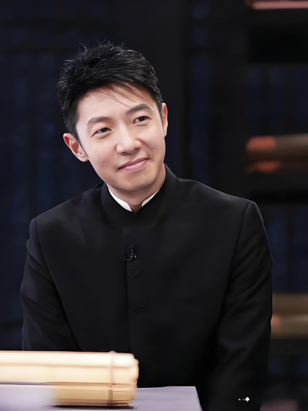 央视主持人撒贝宁说：“经济条件允许下，人要在年轻时，适当的吃喝玩乐，不要总想着退