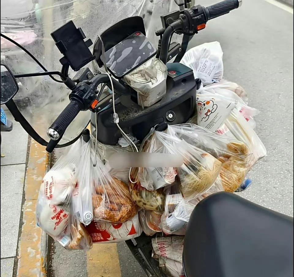 看到这一幕点外卖和不点外卖的人都沉默了… 