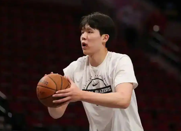 舆论现在对杨瀚森已经吹毛求疵到何种程度
从场上的不适应，开始到场下包括但不限于：