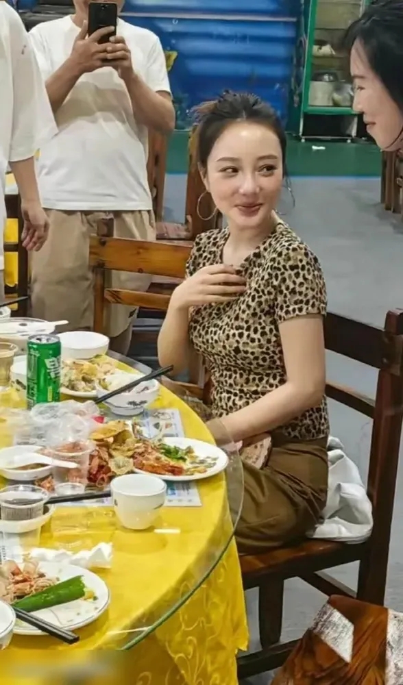 李小璐，好久在荧屏上没有见到她的影子了，她的前夫是贾乃亮，两个很有夫妻相的，现在