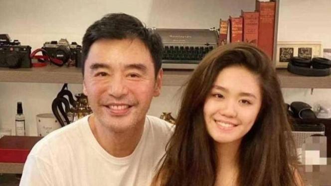 钟镇涛女儿正式出道，他的女儿不仅长得漂亮，唱歌还很好听