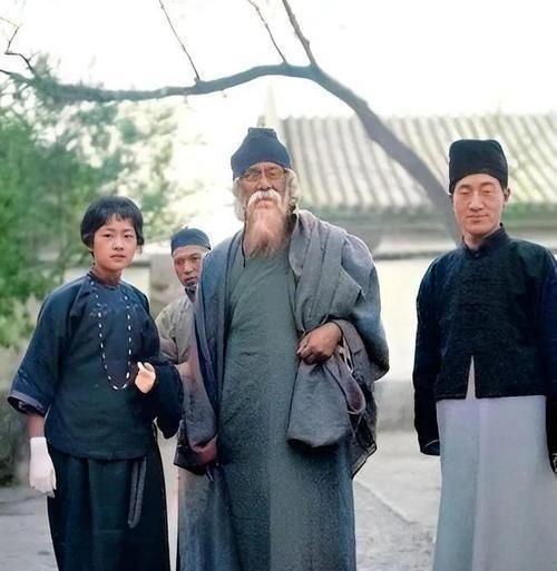 1929年，68岁泰戈尔访华，睡了陆小曼的床。



1929年秋，泰戈尔再次来