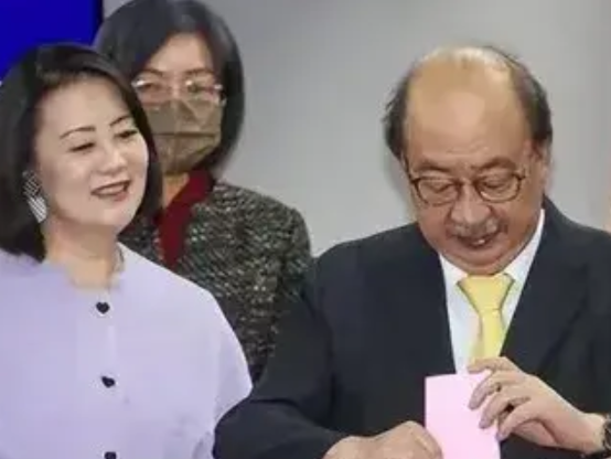 民进党团总召柯建铭发动的大罢免，最终却可能害了民进党团干事长吴思瑶。由于民进党团