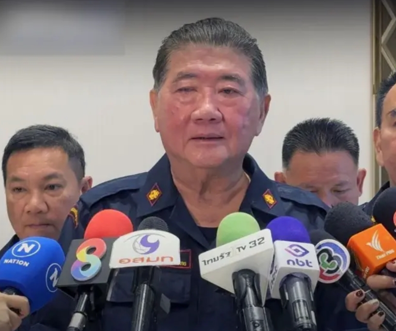 泰国代理总理普坦和柬埔寨前首相洪森，陷入了激烈的口水大战！普坦指责洪森总是变脸，