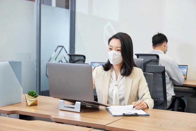 从不准加班到不用加班还有多远？

近日，据多家媒体报道，大疆、美的、海尔等知名大