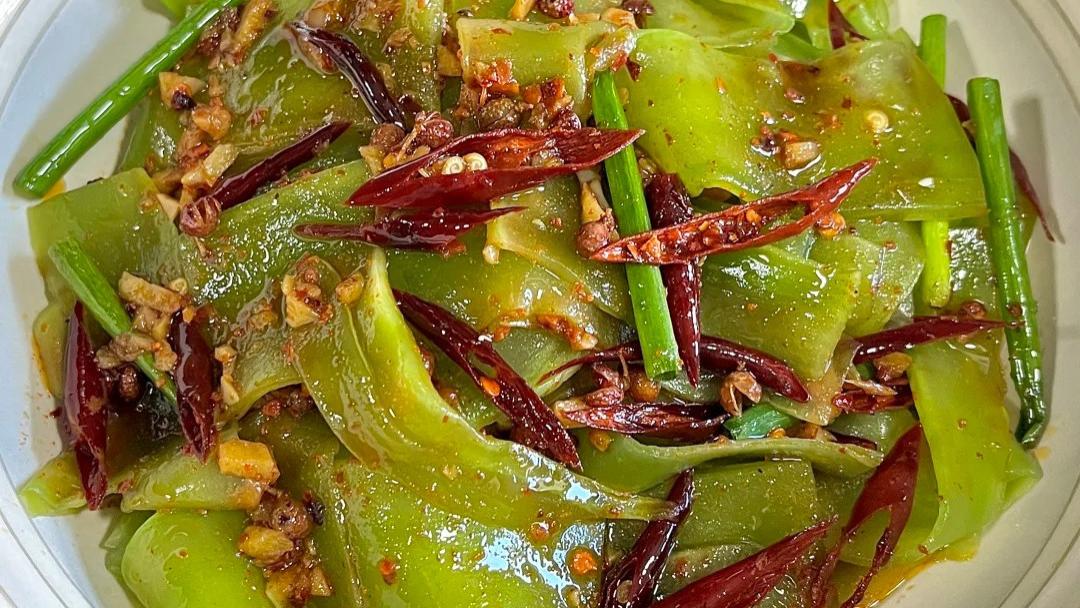 爆香炝拌莴笋！3 分钟搞定脆爽下饭菜，上桌秒光