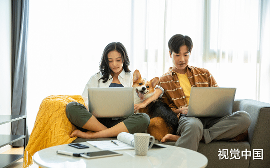 小三确诊了癌症，男子逼妻子贷款救小三，结果妻子贷完就被甩，得知妻子是富二代立马跟小三划清界限跪求复婚