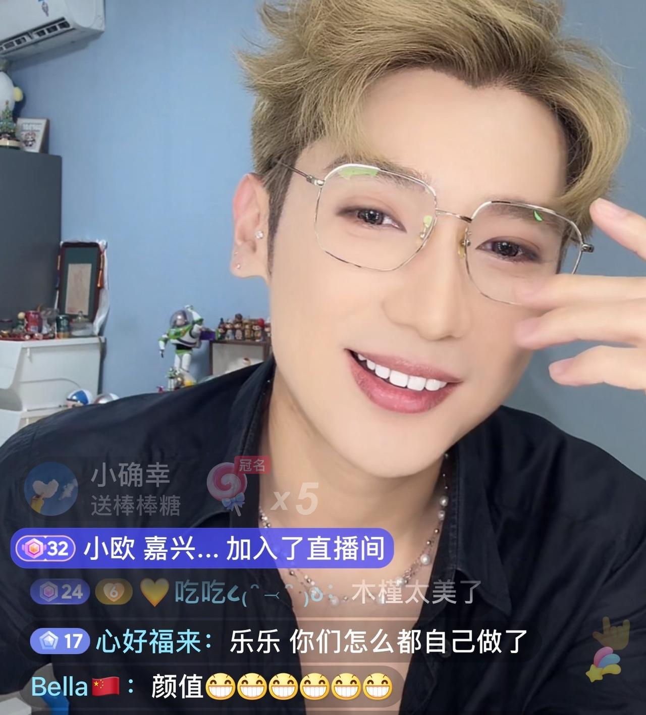 你们发现了吗？！
这几个主播在张兰的湛蓝直播间时，看的人数越来越少，一般也就维持