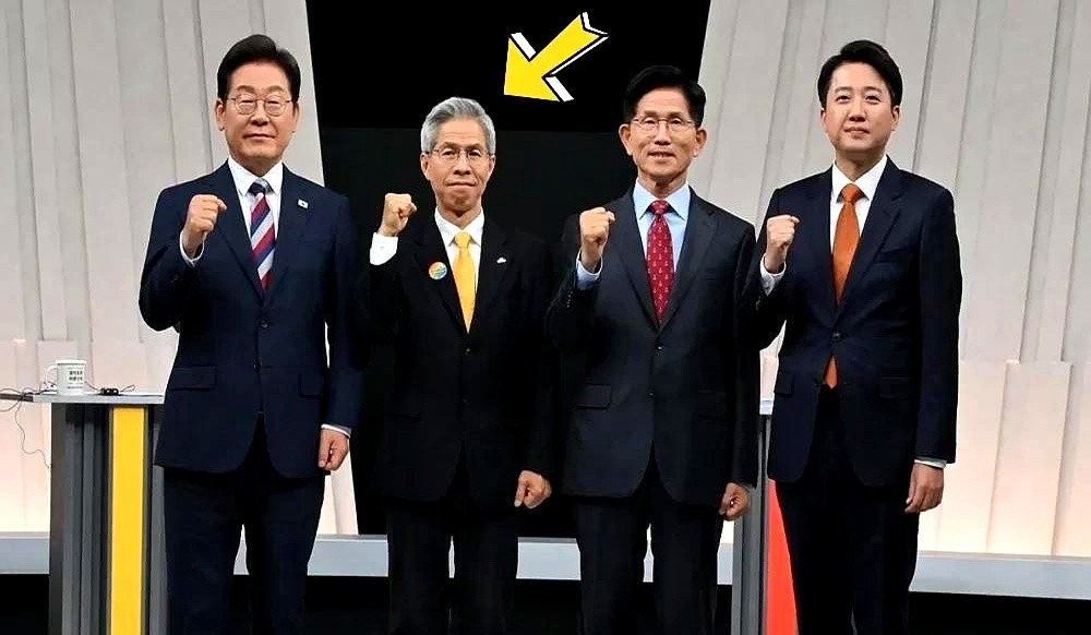政坛老狐狸，啥话都不说











---











天呐