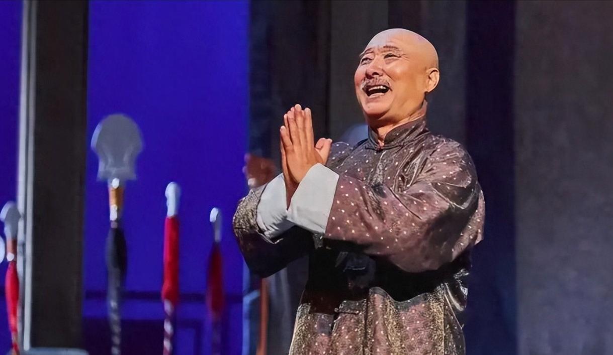 71岁陈佩斯再次让世界刮目相看，这次，他让整个娱乐圈“沉默”了
看到71岁的陈佩