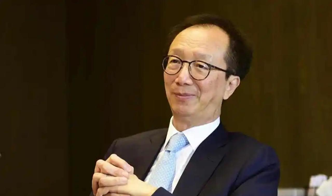 梁锦松罕见聊家常：家里吵吵闹闹，但也挺乐呵
最近有个节目，平时挺严肃的梁锦松，居