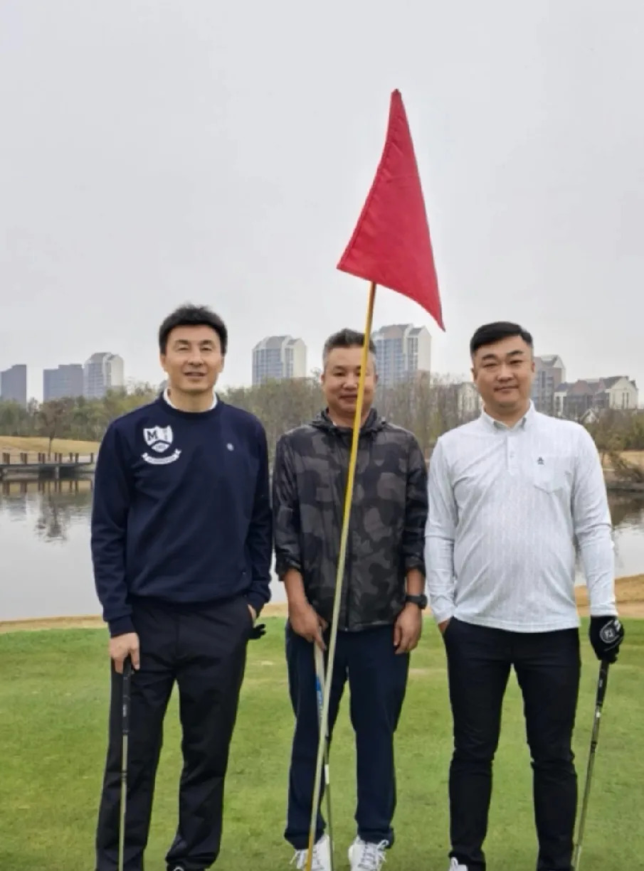 李玮锋邀好友跑马拉松











我的天哪！你敢信？曾经叱咤球场的李玮
