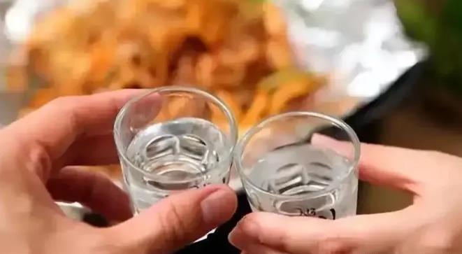 又是喝酒惹的祸！6月11日，河北滦南，一男子组局邀请6位朋友聚餐喝酒，不料酒后，