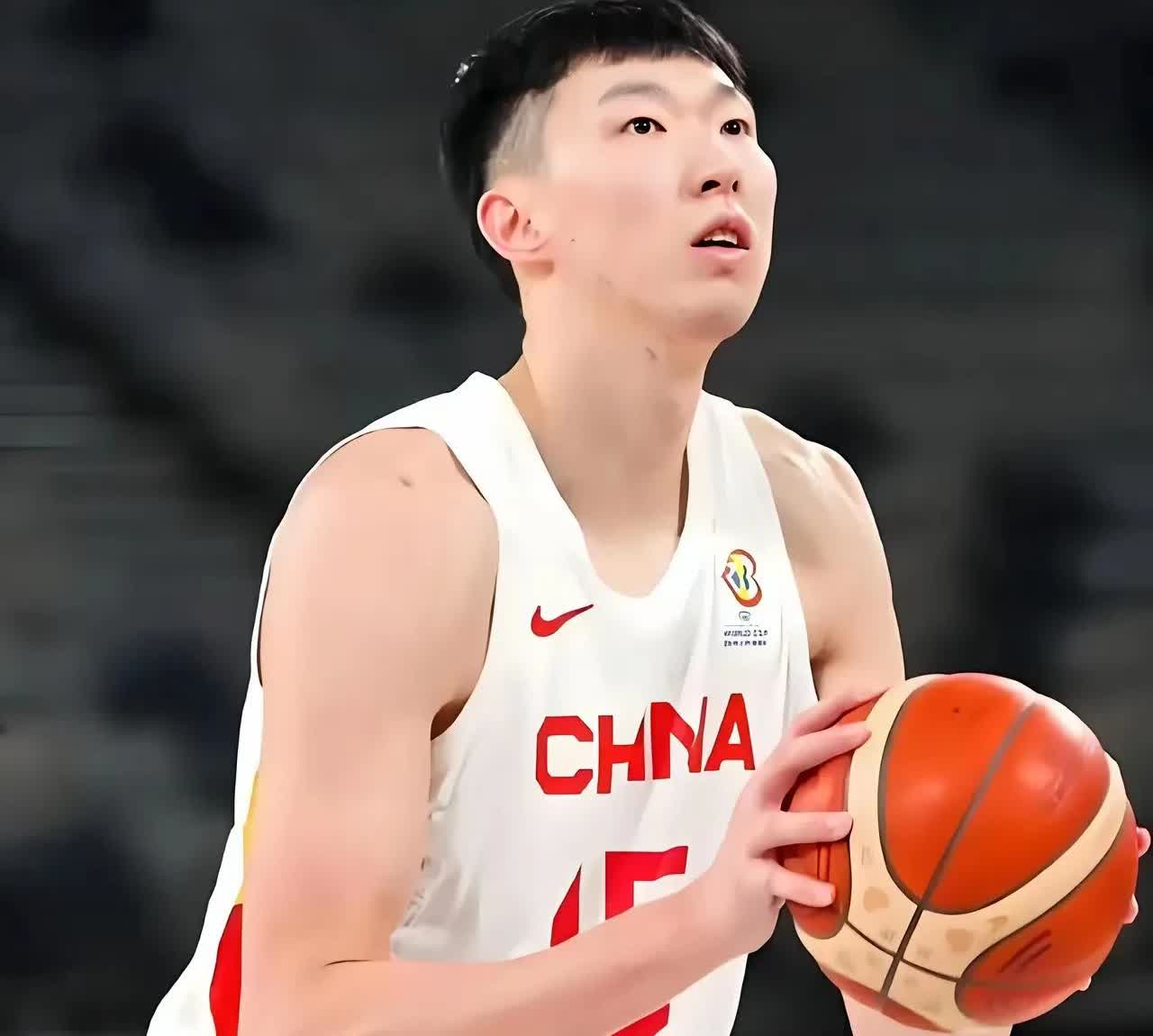 不是真正懂球的人才会说中国男篮不需要周琦，你们可以质疑他的为人，但不能否认他在中