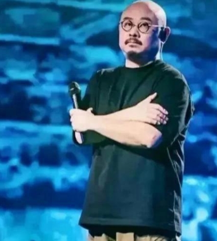 1、刀郎不姓刀，真名叫罗林。
2、伍佰不姓伍，真名叫吴俊霖。
3、舒淇不姓舒，真
