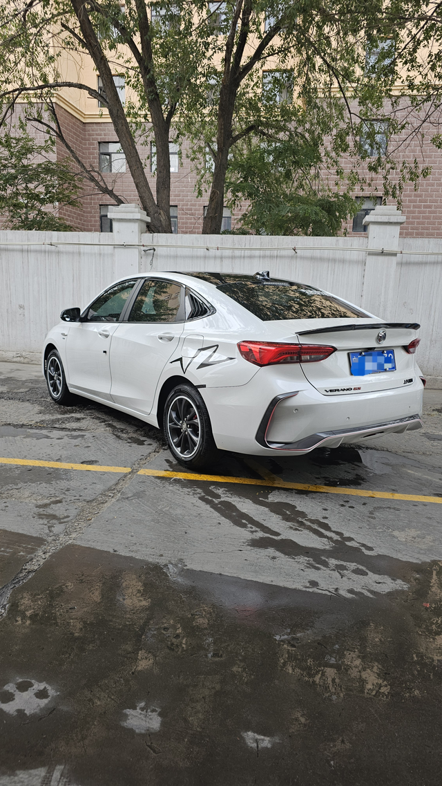 外观浅改之小别克
个人觉得挺不错的，不过总感觉提速时候油门有时候跟脚有时候不跟脚