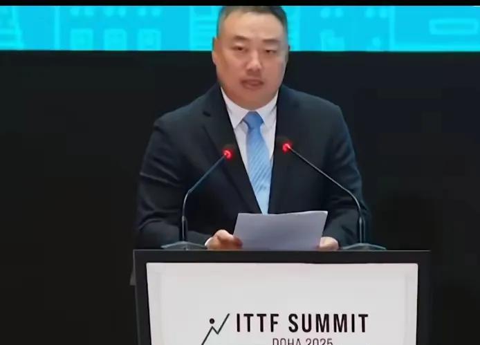 孙颖莎王楚钦，刘国梁喊你们来领复刻杯了。
世乒赛的最高境界，
抱一个复刻杯回家。
