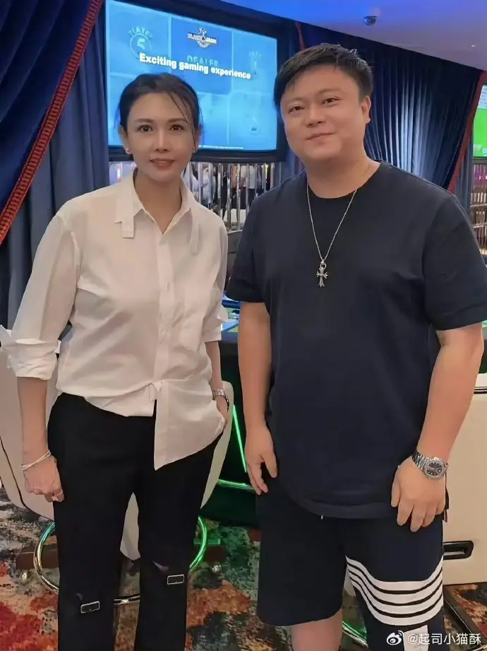 58岁邱淑贞惊艳现身越南！状态绝佳，身材曼妙，肌肤白皙无皱，颜值超抗打，仿若二十
