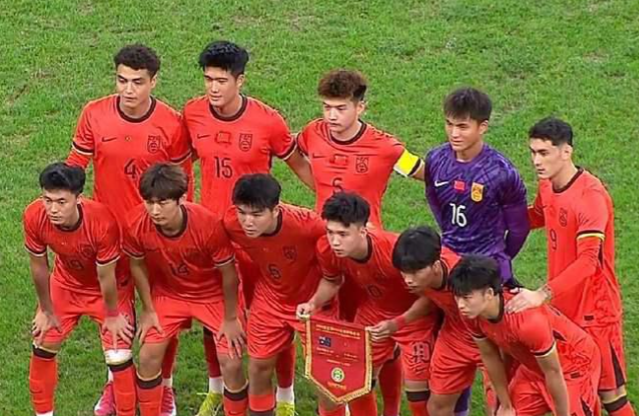 北京时间1月8日，U23亚洲杯小组赛D组第一轮的赛程如下：
第一场19：30，澳