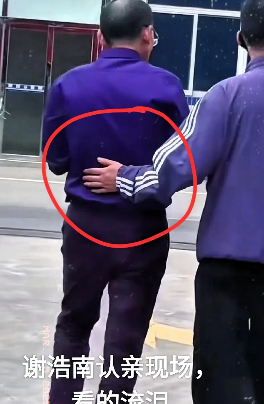 认亲细节显露浩男孝心











我的天哪！这是什么感人的场面！谢爸和