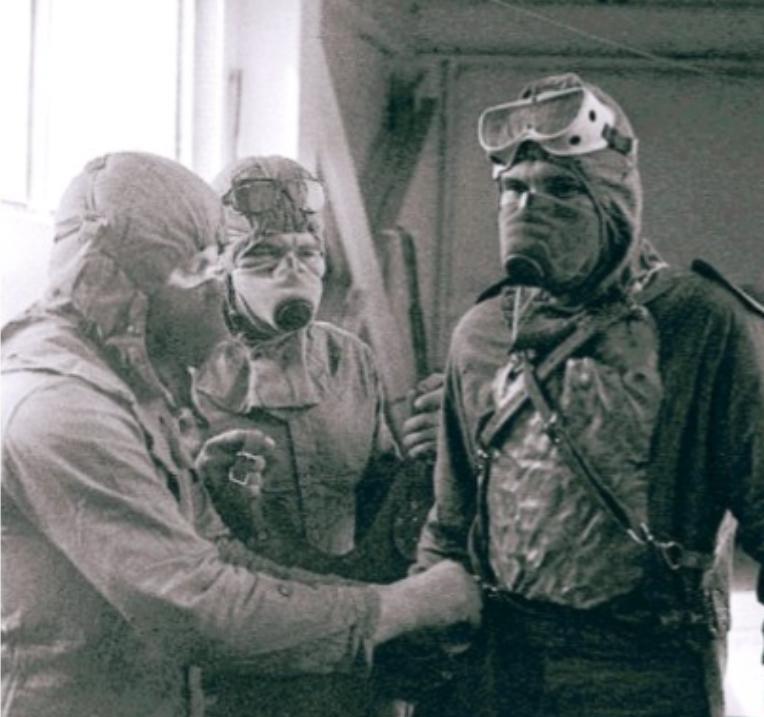 [中国赞]1986年，切尔诺贝利三位工人，进入核泄漏淹水区关闭阀门，他们在临行前